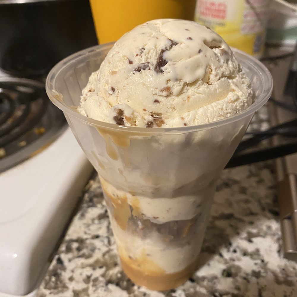 Baskin-Robbins - This is what I recieved just now from Uber eats for $11.24 Next pic is what it's suppose to look like. - Ice Cream & Frozen Yogurt Near Me - Honolulu, Hawaii Baskin-Robbins - This is what I recieved just now from Uber eats for $11.24 Next pic is what it's suppose to look like. - Ice Cream & Frozen Yogurt Near Me - Honolulu, Hawaii