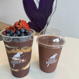 Açaí bowl and Tropical Beats smoothie Açaí bowl and Tropical Beats smoothie