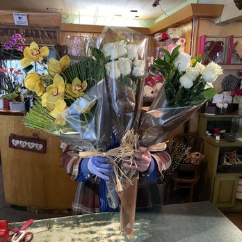 Effusive Flowers - White Rose Yellow Orchid - Florists Near Me - Beverly Hills, California Effusive Flowers - White Rose Yellow Orchid - Florists Near Me - Beverly Hills, California