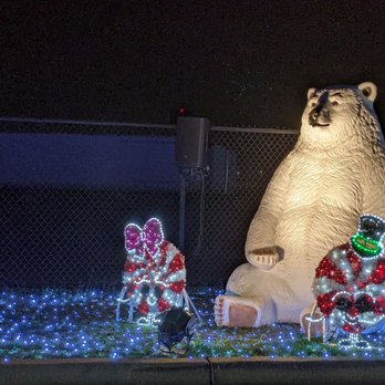 Peppermint Parkway - Polar bear - so life size - Festivals Near Me - Del Valle, Texas