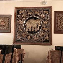 Anna Thai Basil - Nice decorations