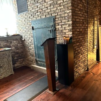 AIRE Ancient Baths - Chicago - Greeting Station - Day Spas Near Me - Chicago, Illinois