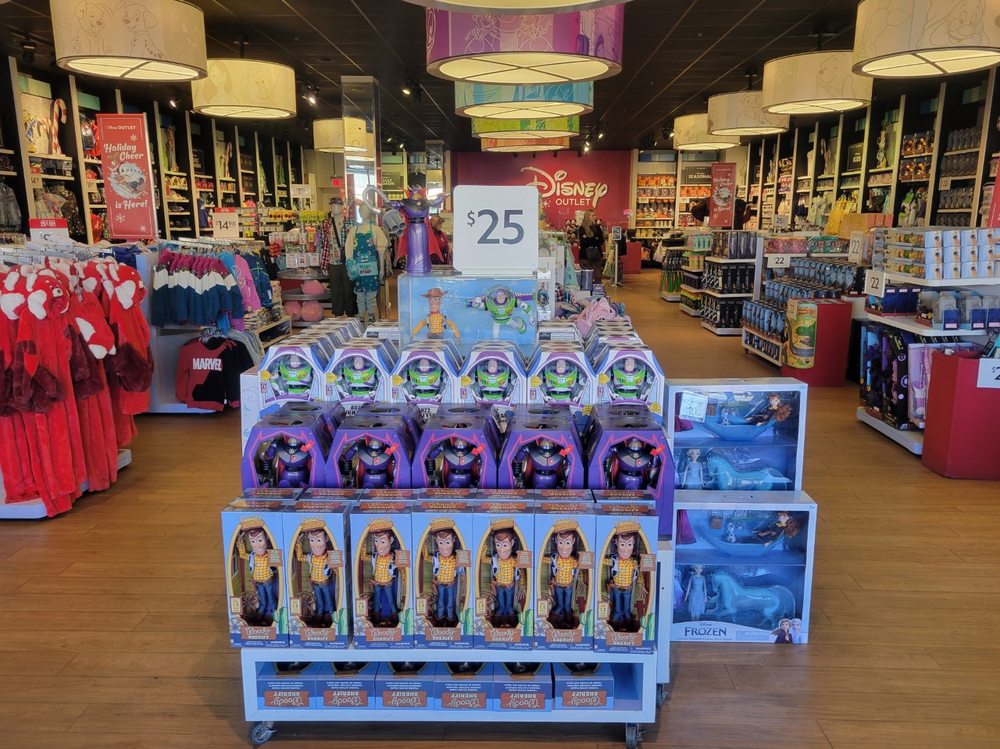 DISNEY STORE Updated August 2024 13 Photos & 17 Reviews 10406