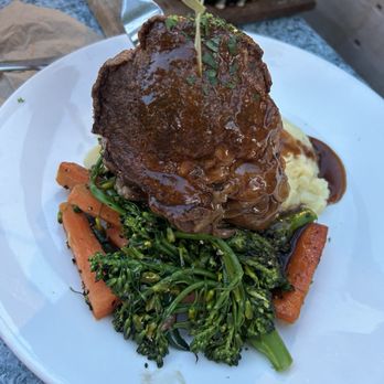 Cheshire Cat Pub - Hot Beef $29 - Pubs Near Me - Ottawa, Ontario