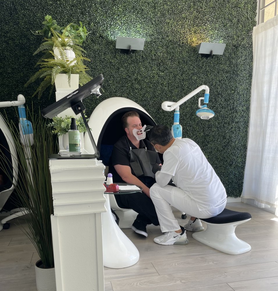 Teeth Whitening Lab  Logo