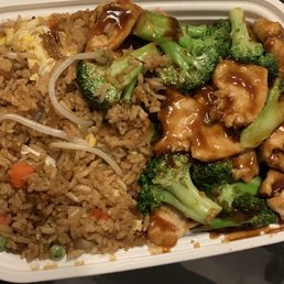 Steamed Chicken w. Broccoli Steamed Chicken w. Broccoli