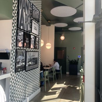 Pigzza - More seating by entrance - Pizza Near Me - Orlando, Florida