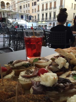 All'Ombra Della Piazza by null