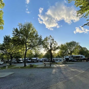 Riveredge Rv Park - Campgrounds Near Me - Pigeon Forge, Tennessee