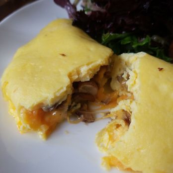Somerset - Mushroom and Cheddar Omelet (inside) - American Near Me - Chicago, Illinois