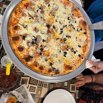 Diromio's Pizza & Grill - Huge 18" pizza - Pizza Near Me - Davenport, Florida