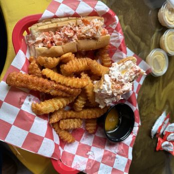 Between The Bunz - Amazing lobster rolls. - Fast Food Near Me - Norwood, Massachusetts