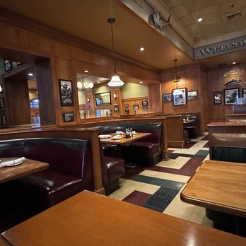 King's Fish House - Corona - Dining area - Seafood Near Me - Corona, California King's Fish House - Corona - Dining area - Seafood Near Me - Corona, California