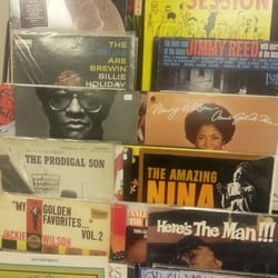 Willa's Books & Vinyl
