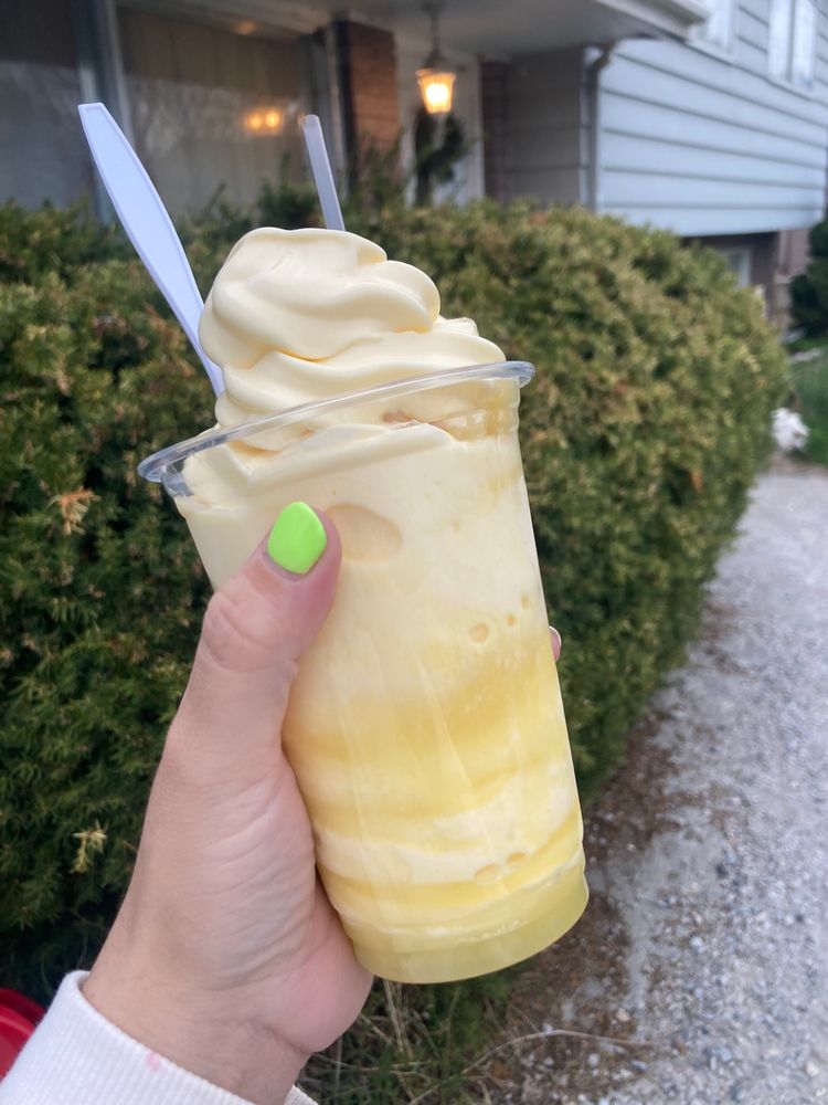 Ike's Creamery Logo