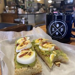 EB Coffee & Pub - Avocado toast