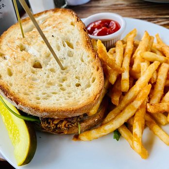 The Lowery Bar & Kitchen - Chicken Sandwich - New American Near Me - Sunnyside, New York The Lowery Bar & Kitchen - Chicken Sandwich - New American Near Me - Sunnyside, New York
