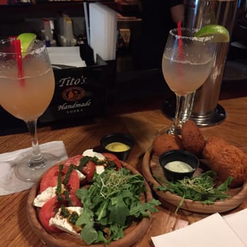 Pirilo - Margarepa cocktail, caprese salad y buñuelos!!!! - Pizza Near Me - San Juan, Puerto Rico Pirilo - Margarepa cocktail, caprese salad y buñuelos!!!! - Pizza Near Me - San Juan, Puerto Rico