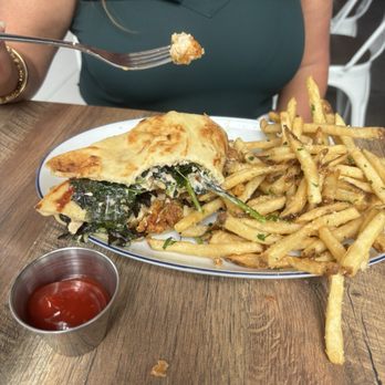 Le Petit Marché - Fried chicken and kale.. on flatbread!? - Breakfast & Brunch Near Me - Atlanta, Georgia