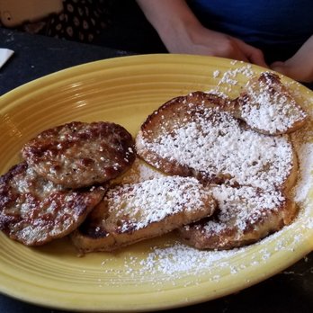 Ida Red's Cottage - French toast with sausage patties - Breakfast & Brunch Near Me - Saugatuck, Michigan Ida Red's Cottage - French toast with sausage patties - Breakfast & Brunch Near Me - Saugatuck, Michigan