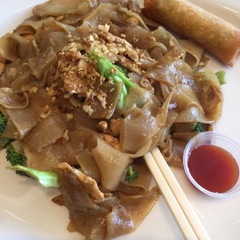 Bamboo Thai Bistro - Pad see ew with chicken lunch special $8.00 - Thai Near Me - Redondo Beach, California Bamboo Thai Bistro - Pad see ew with chicken lunch special $8.00 - Thai Near Me - Redondo Beach, California