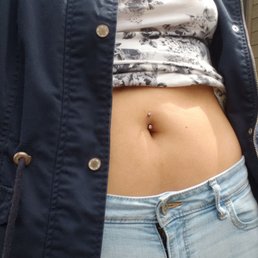Navel piercing by Staci