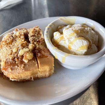 Restaurant 604 - Peanut Butter Crumble Cake - Breakfast & Brunch Near Me - Honolulu, Hawaii