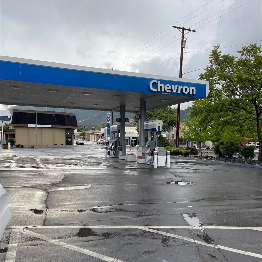 CHEVRON Updated September 2024 13 Photos & 18 Reviews 200 S Main