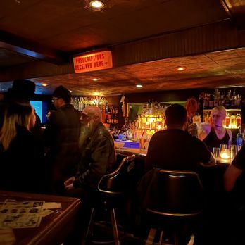 Hotsy Totsy Club - people sitting at a bar - Lounges Near Me - Albany, California