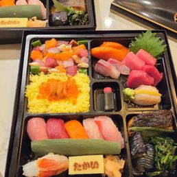 Take out Deluxe Omakase Dinner Box!