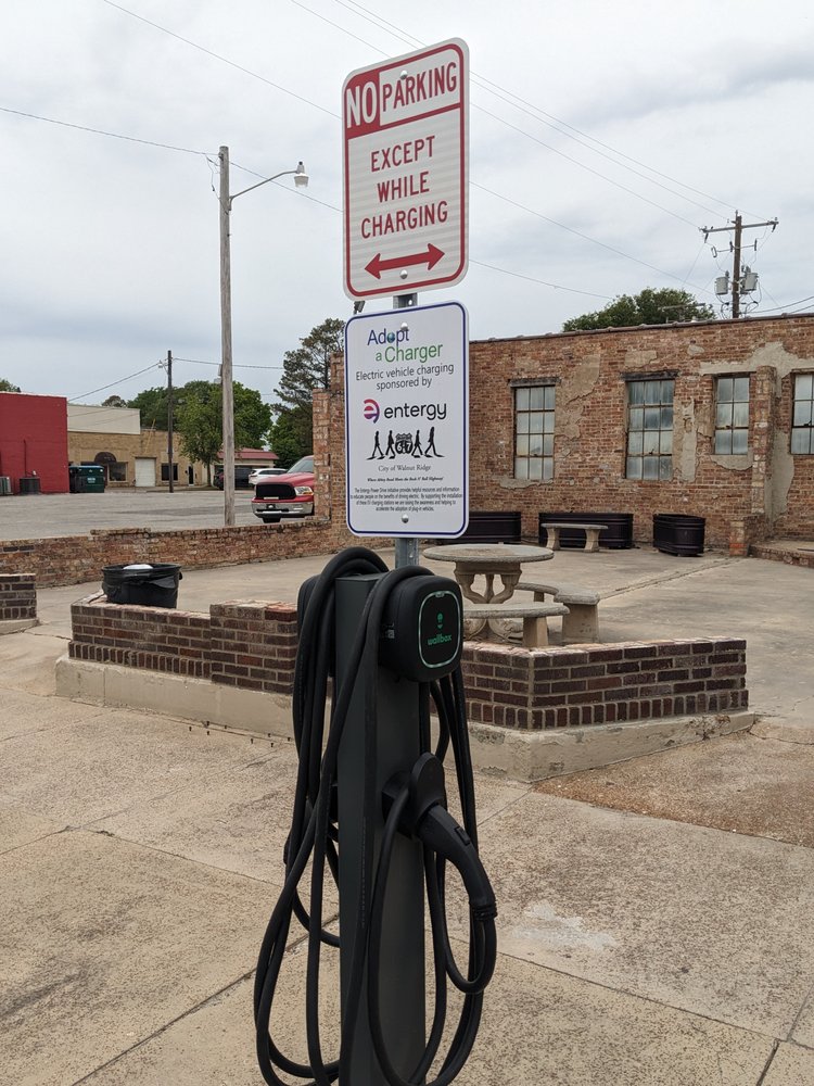 ENTERGY CHARGING STATION 110 SW 2nd St, Walnut Ridge, Arkansas EV
