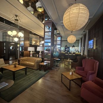 H10 Montcada - Lobby - so cool! - Hotels Near Me - Barcelona, B