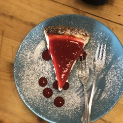 PAI Bikery - Cheesecake with a lovely raspberry jam