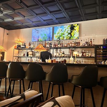 The Old Mill Lounge - Bar area - Cocktail Bars Near Me - Lake Forest, Illinois The Old Mill Lounge - Bar area - Cocktail Bars Near Me - Lake Forest, Illinois