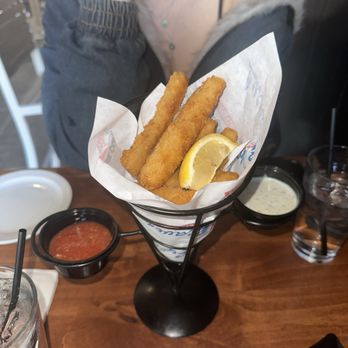 Lucky Beaver Bar & Burger - Calamari Fries - Sports Bars Near Me - Stateline, Nevada