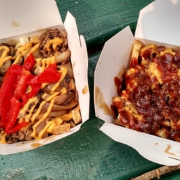 BBQ Bacon Mac and Cheese Poutine