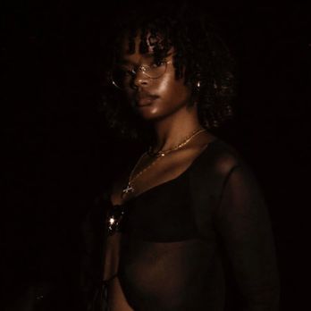 Alejana's Photography - Birthday picture in the beach at night - Session Photography Near Me Alejana's Photography - Birthday picture in the beach at night - Session Photography Near Me