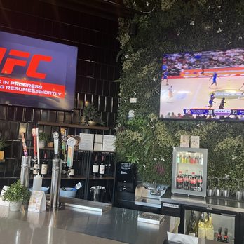 Peetza Pies & Pints - Multiple screens - Pizza Near Me - Walnut Creek, California