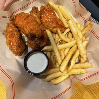 Chili's - Wings and fries - Bars Near Me - Antioch, California Chili's - Wings and fries - Bars Near Me - Antioch, California