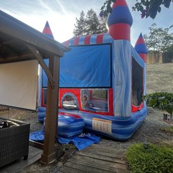 Bounce House Rentals - Antioch - Bounce house in the backyard.