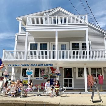 Beach Bums Cafe & Creamery - Ice Cream & Frozen Yogurt Near Me - Westerly, Rhode Island