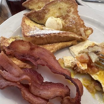 The Red Hen Cafe - French toast bacon and eggs - Breakfast & Brunch Near Me - Helendale, California