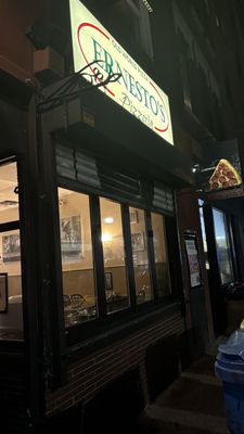 Ernesto's Pizza by null