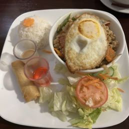 E1. Thai Spicy Basil Chicken with Fried Egg