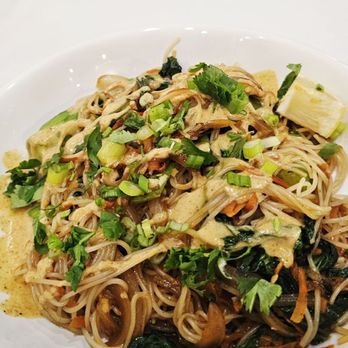 Palo Palo Kitchen And Bar - SVCC 2025: Pancit Kenton - Filipino Near Me - Carmichael, California