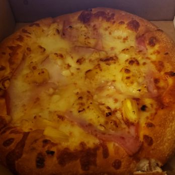 Big E Pizza - Personal 8" pizza, they know what xtra cheese means! See those chunks o'garlic? Mmmm! - Pizza Near Me - Signal Hill, California Big E Pizza - Personal 8" pizza, they know what xtra cheese means! See those chunks o'garlic? Mmmm! - Pizza Near Me - Signal Hill, California