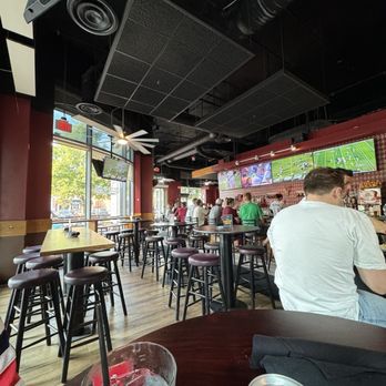 Quinn's On The Corner - Bars Near Me - Arlington, Virginia Quinn's On The Corner - Bars Near Me - Arlington, Virginia