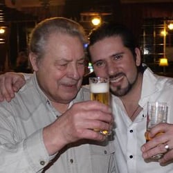 Zollstocker Hof - Prost! Ja, wir mögen unser eigenes Bier auch sehr gerne
