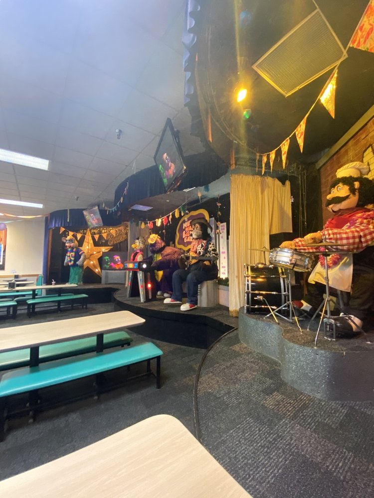 Chuck E. Cheese, West Des Moines Roadtrippers