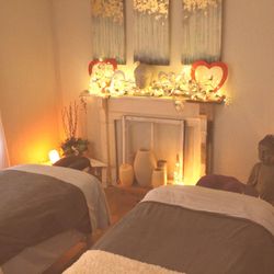 Massage Hubs - We offer couples massage.